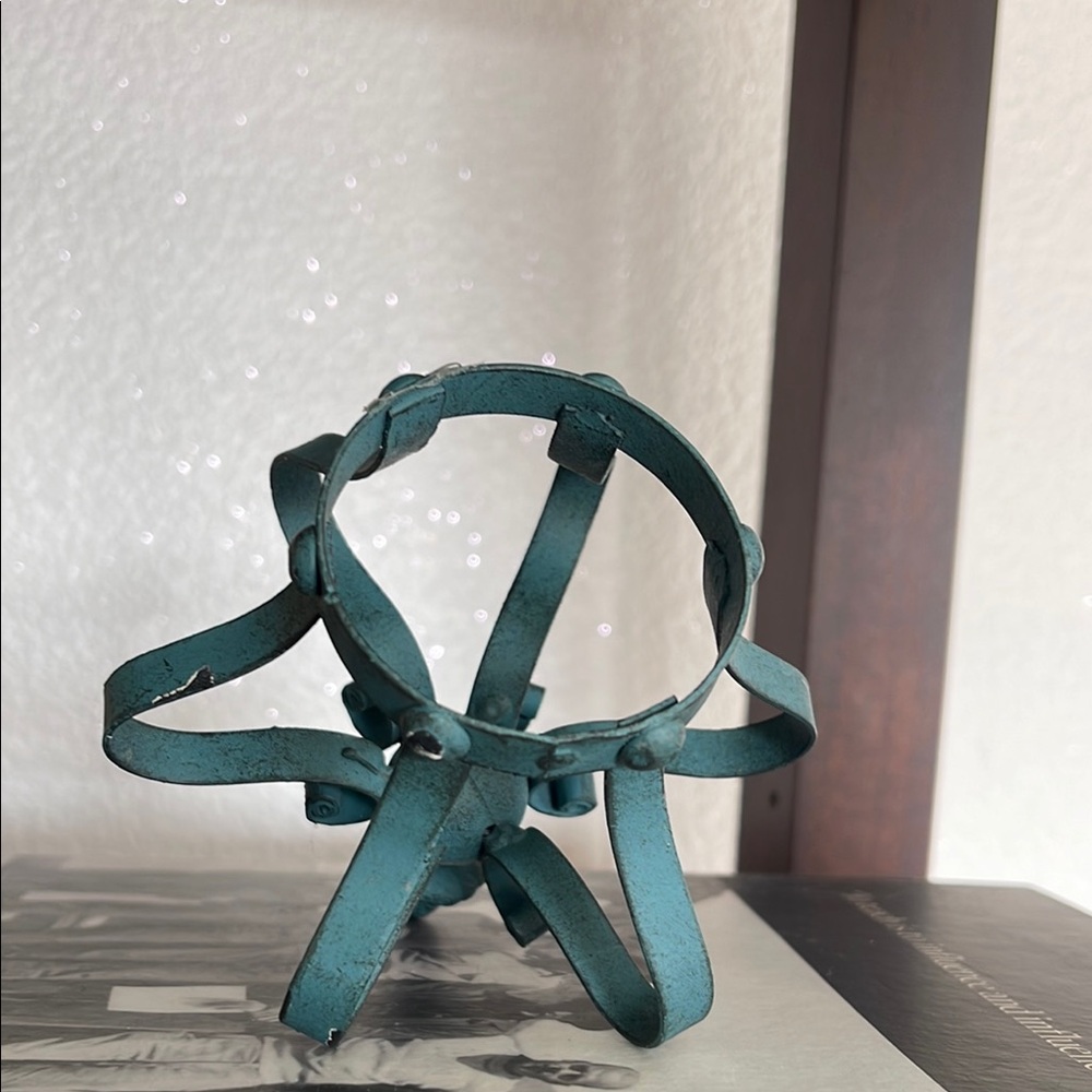 Rustic Blue Crown Decor - Picture 5 of 13